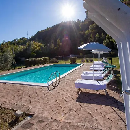 Hilltop With Swimming Pool Apartmán *