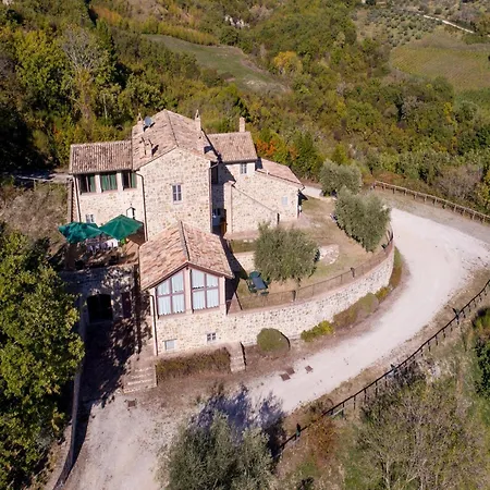 Lägenhet Hilltop With Swimming Pool