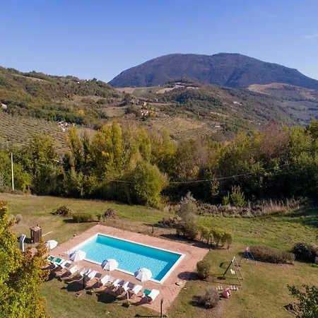 Lägenhet Hilltop With Swimming Pool