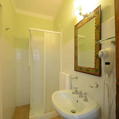 Hilltop With Swimming Pool Lägenhet *