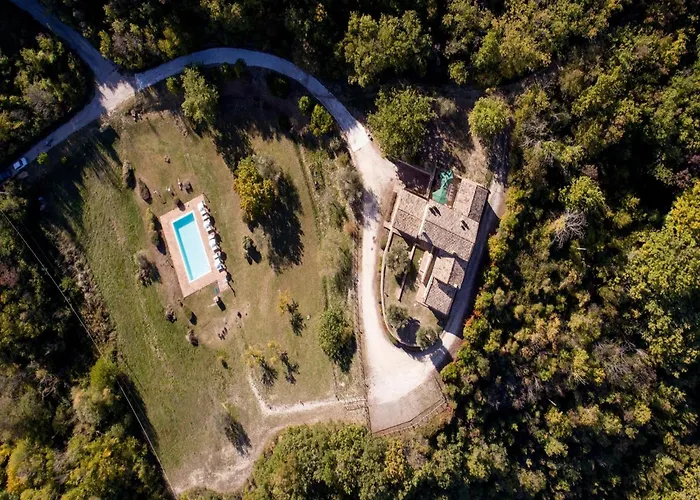 Hilltop With Swimming Pool Apartament