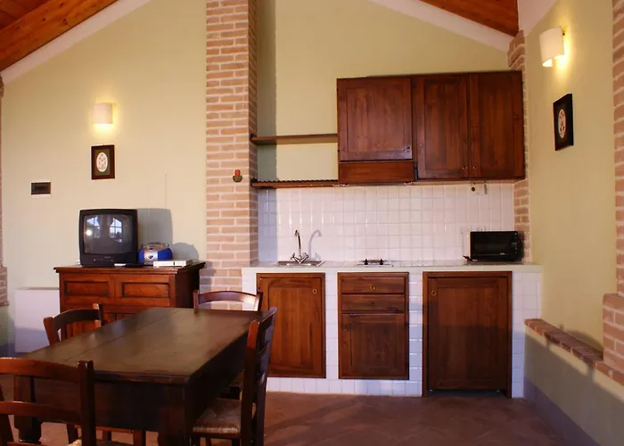 Hilltop With Swimming Pool Apartament *