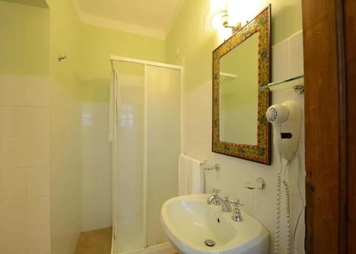 Hilltop With Swimming Pool Apartament *