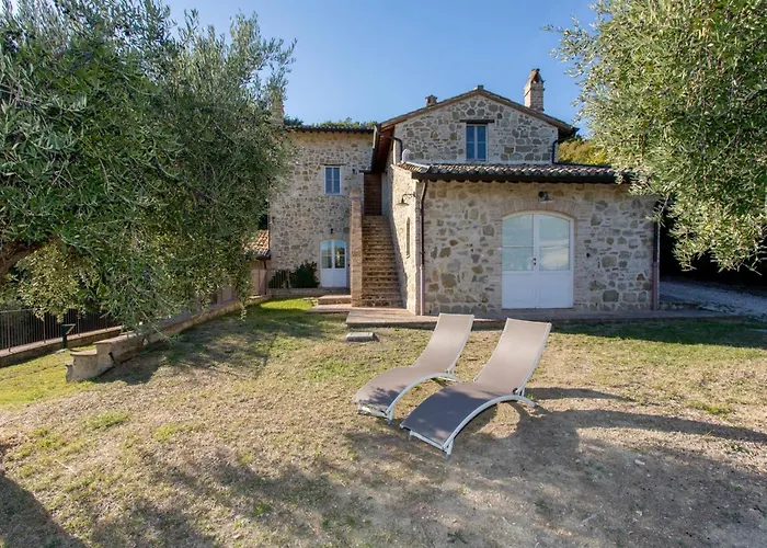 Hilltop With Swimming Pool Apartament *